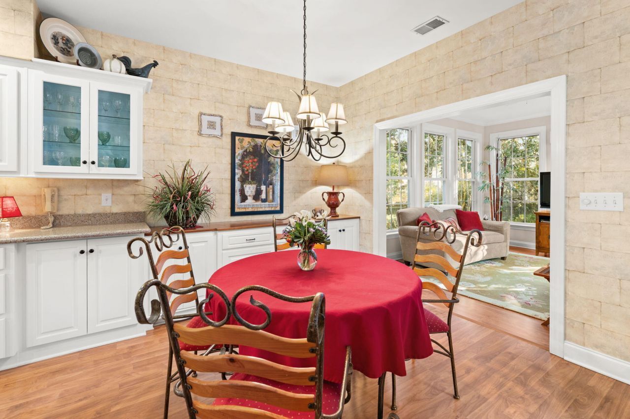 406 Prestwick Court Photo 24