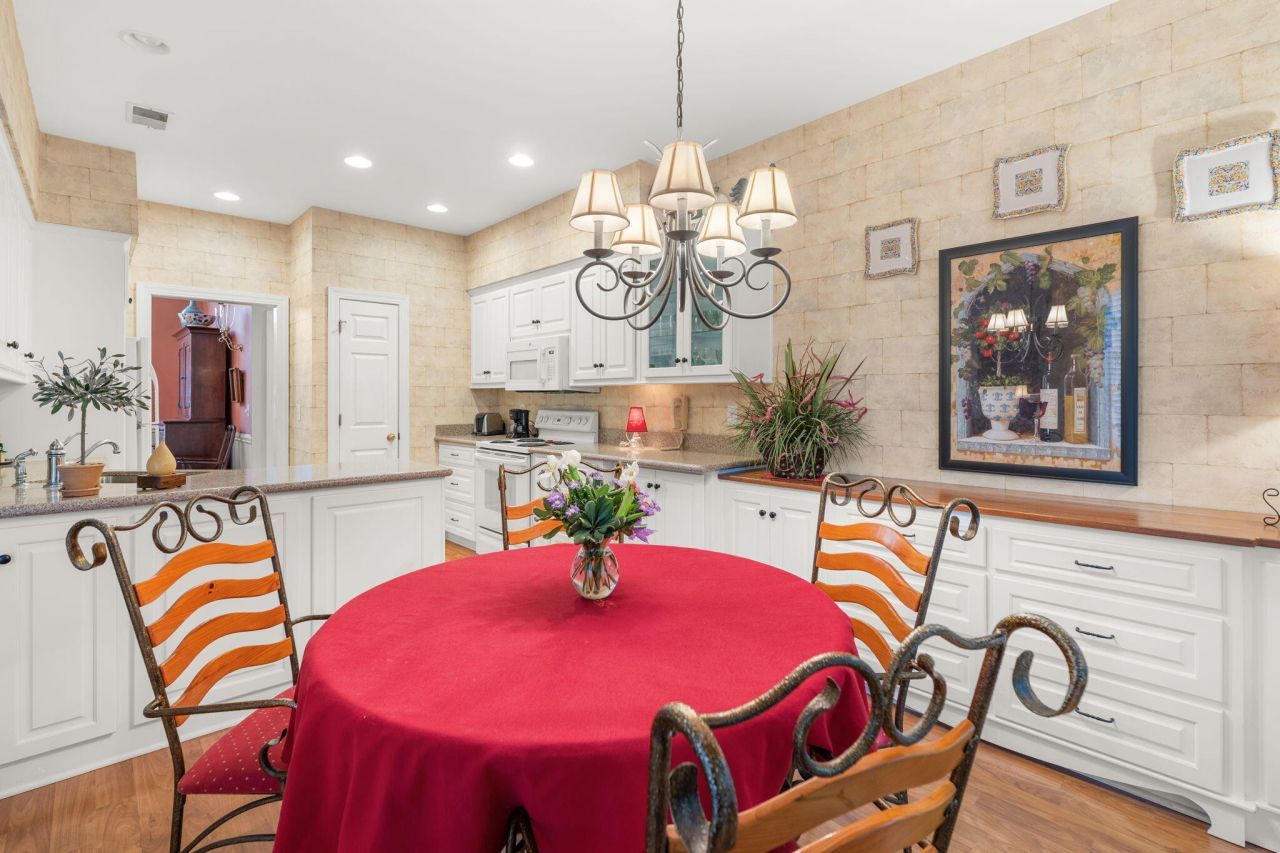 406 Prestwick Court Photo 25