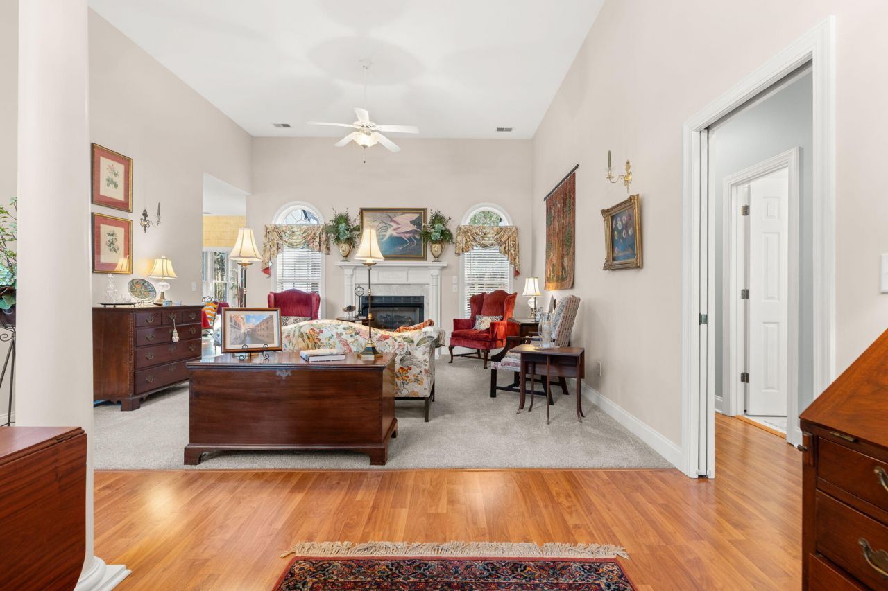 406 Prestwick Court Photo 6