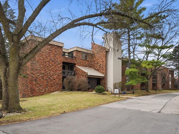 2300 W Good Hope ROAD, Unit 340, Glendale, WI 53209