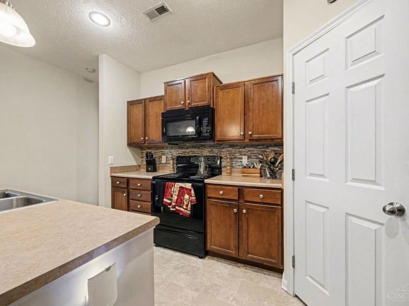 9382 Stoneybrooke, Unit 13B, Springfield Twp., OH 45231 Photo 9