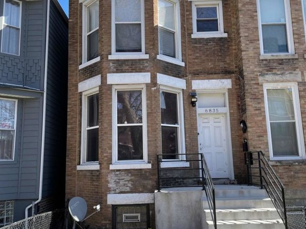 6835 S Calumet Avenue, Chicago, IL 60637