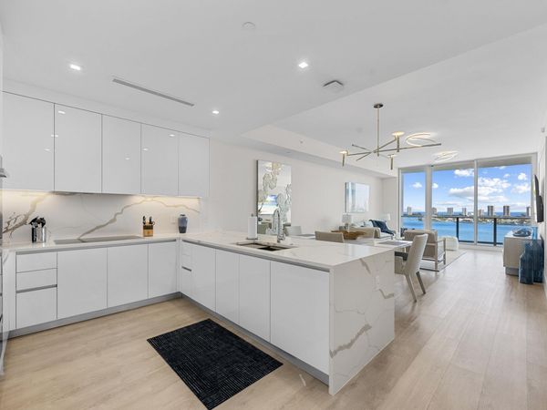 220 Lake Shore Drive, Unit 1410, Lake Park, FL 33403