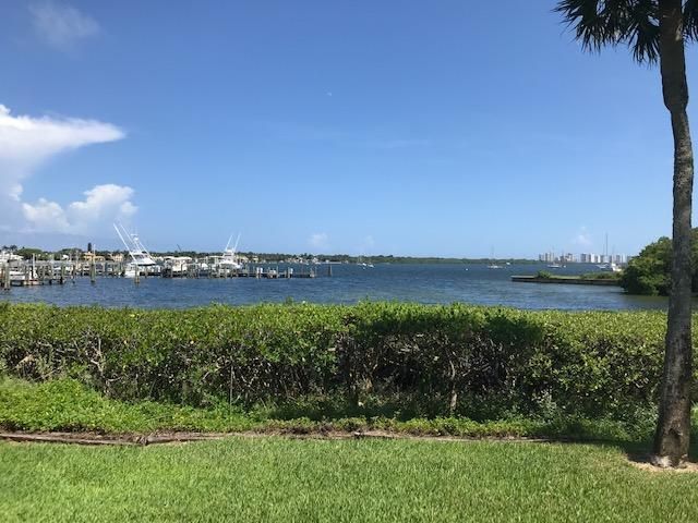 1640 Twelve Oaks Way, Unit 101, North Palm Beach, FL 33408 Photo