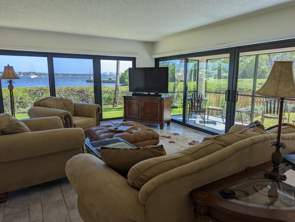 1640 Twelve Oaks Way, Unit 101, North Palm Beach, FL 33408 Photo