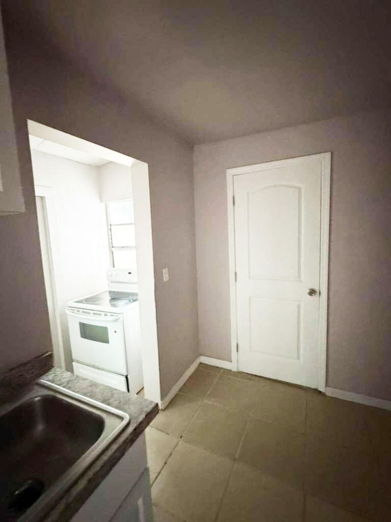 701 N 9th Street, Unit B, Fort Pierce, FL 34950 Photo