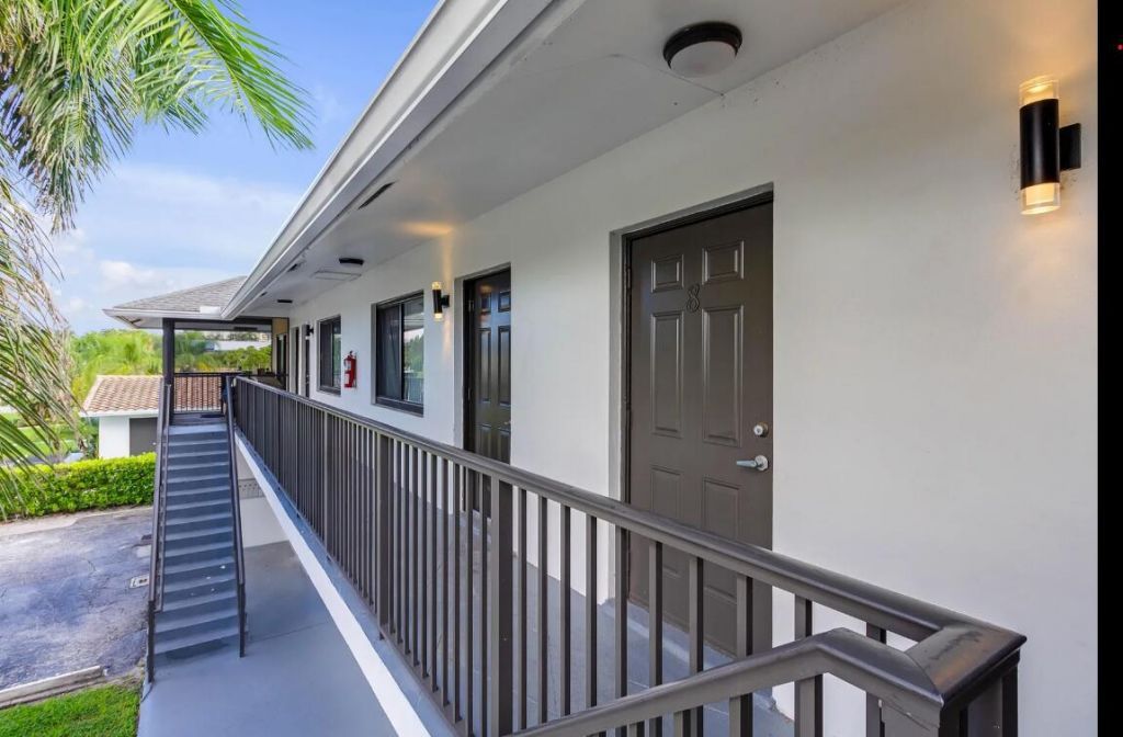 520 NE 44th Street, Unit 6, Boca Raton, FL 33431 Photo