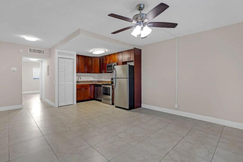 520 NE 44th Street, Unit 6, Boca Raton, FL 33431 Photo
