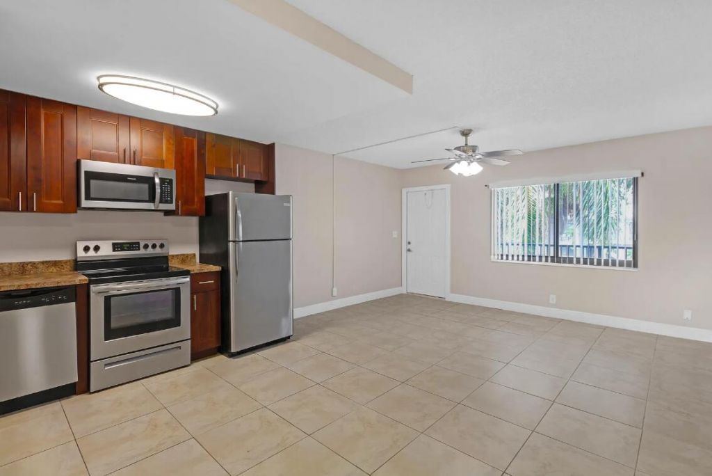 520 NE 44th Street, Unit 6, Boca Raton, FL 33431 Photo