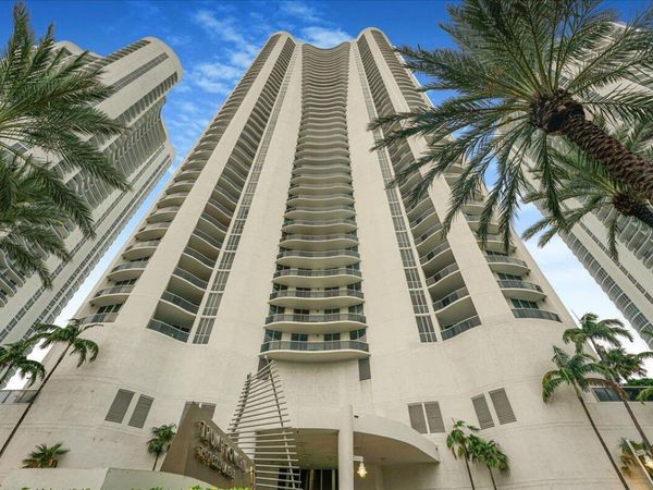 15901 Collins Avenue, Unit 3804, Sunny Isles Beach, FL 33160