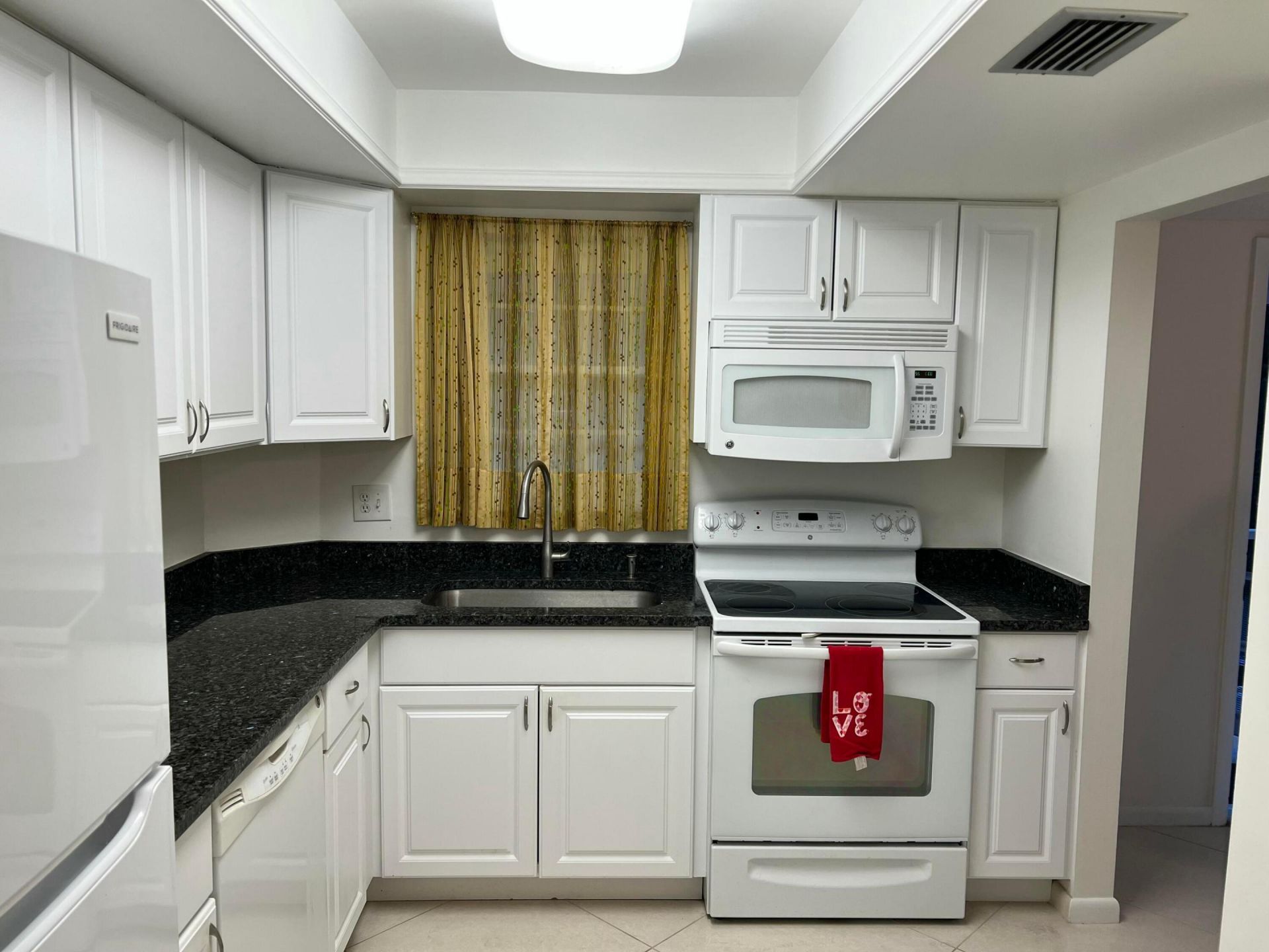 18081 SE Country Club Drive, Unit 7-69, Jupiter, FL 33469 Photo