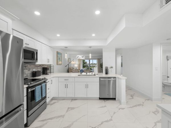 6936 Huntington Lane, Unit 302, Delray Beach, FL 33446