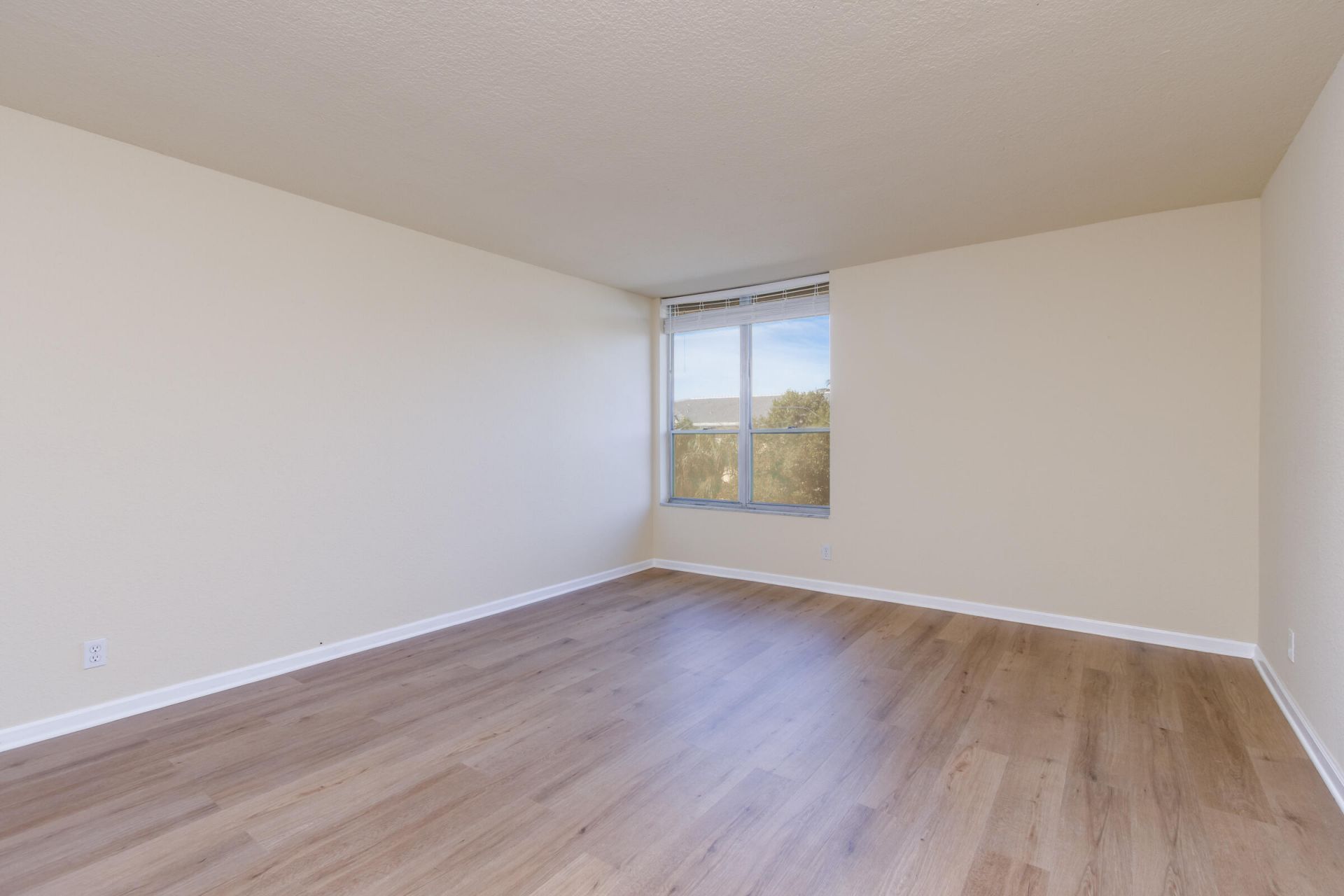 1000 Spanish River Road, Unit 4g, Boca Raton, FL 33432 Photo