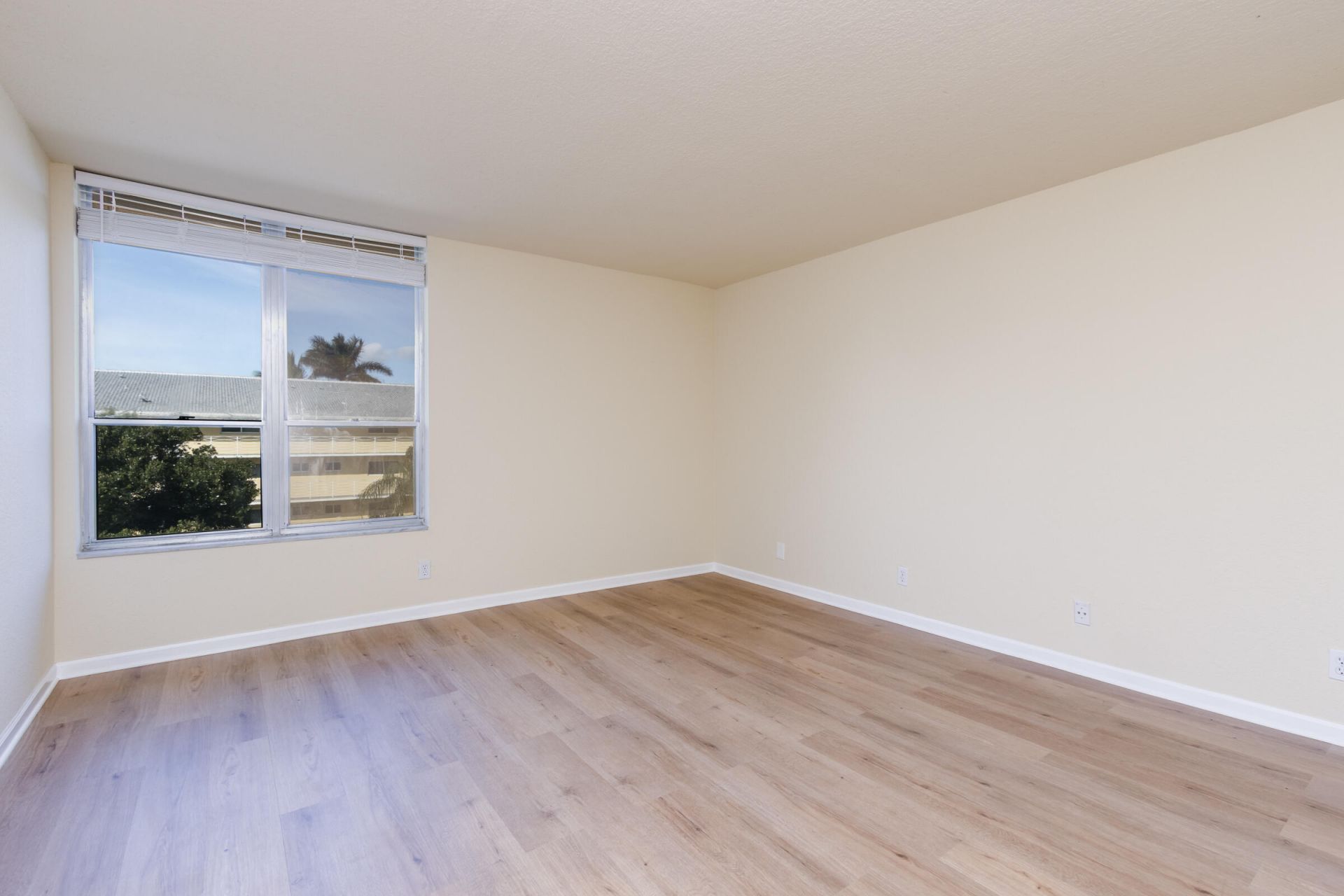 1000 Spanish River Road, Unit 4g, Boca Raton, FL 33432 Photo
