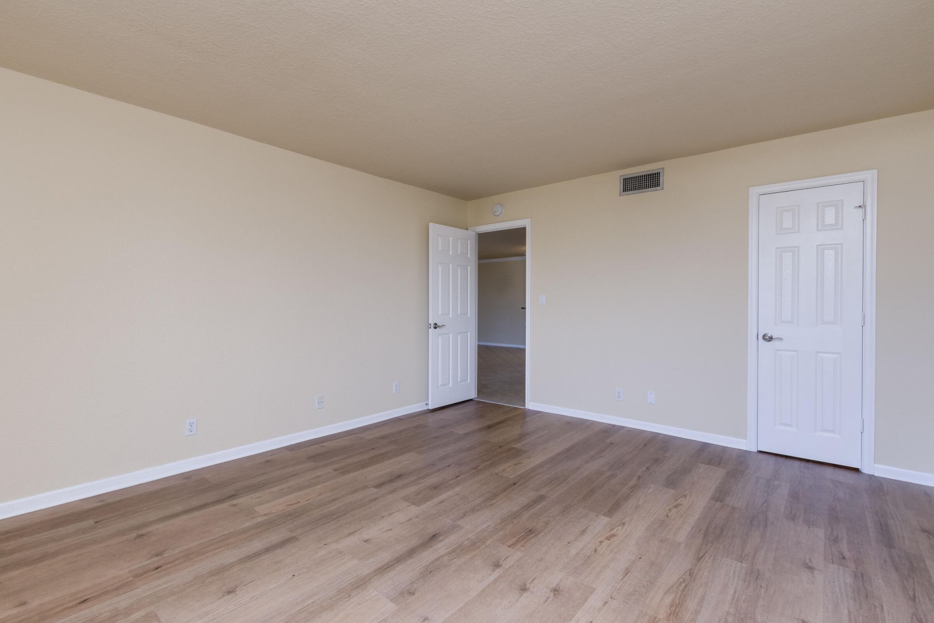 1000 Spanish River Road, Unit 4g, Boca Raton, FL 33432 Photo