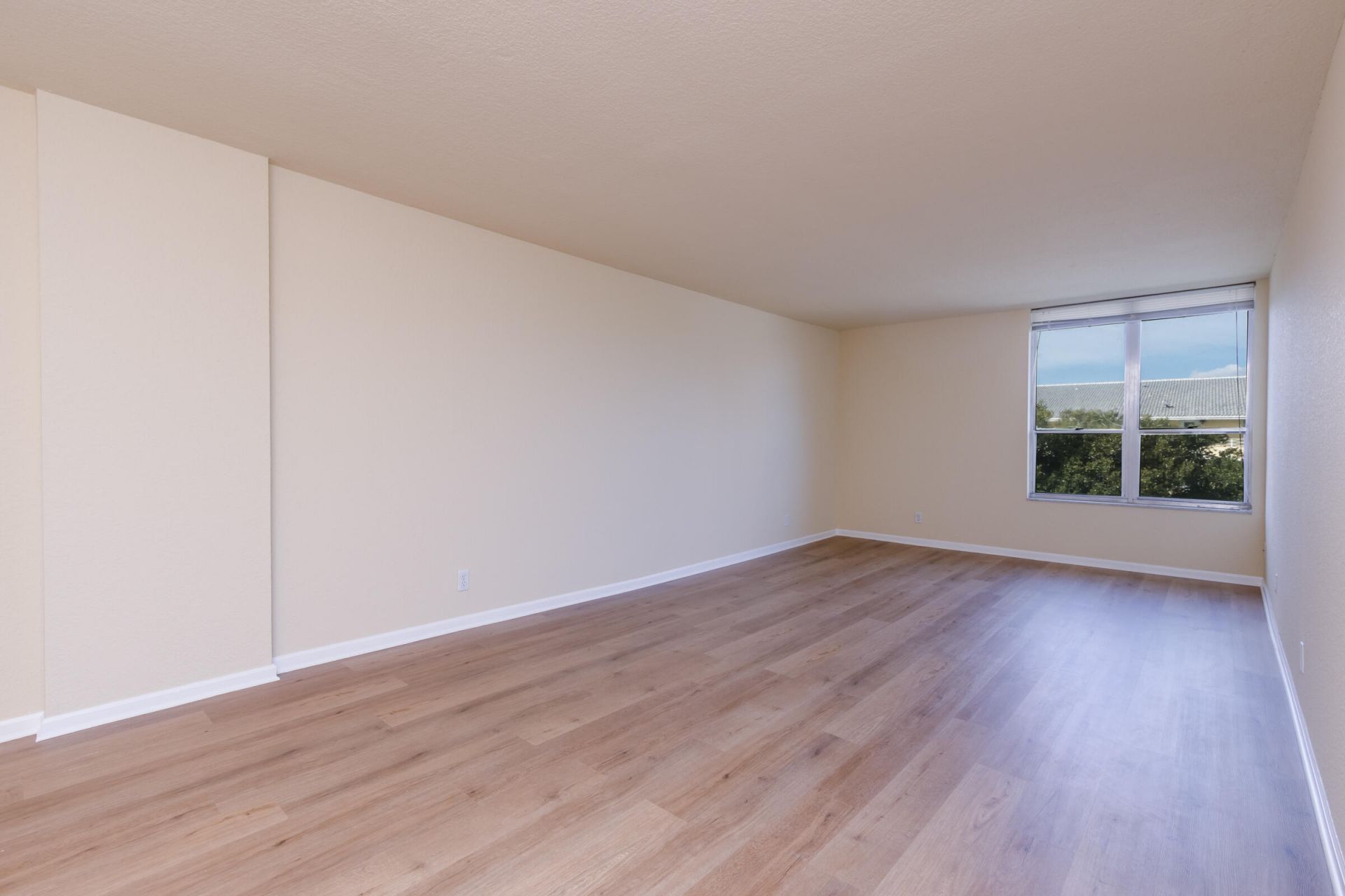 1000 Spanish River Road, Unit 4g, Boca Raton, FL 33432 Photo