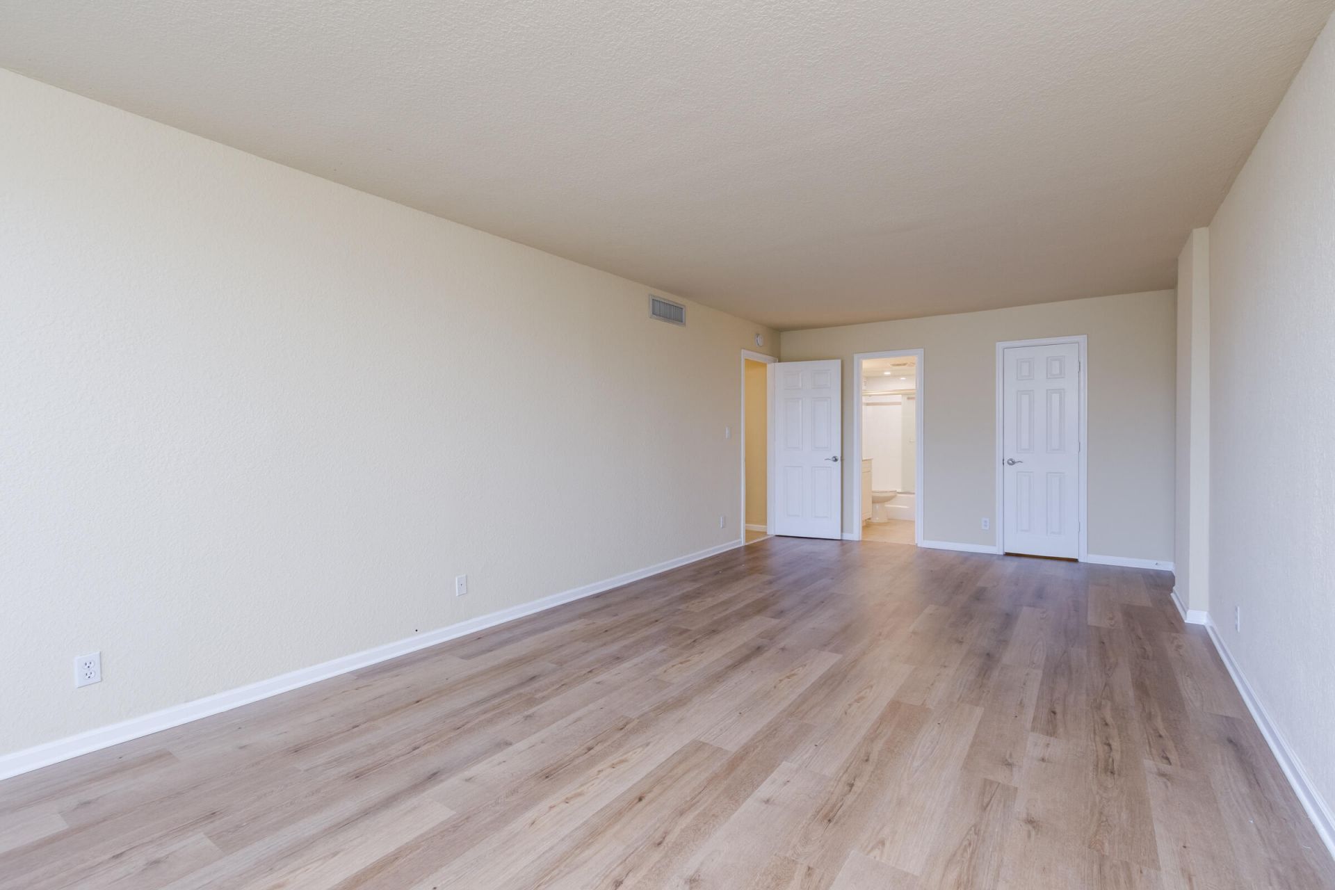 1000 Spanish River Road, Unit 4g, Boca Raton, FL 33432 Photo