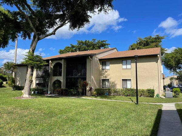516 Shady Pine Way, Unit B2, Greenacres, FL 33415