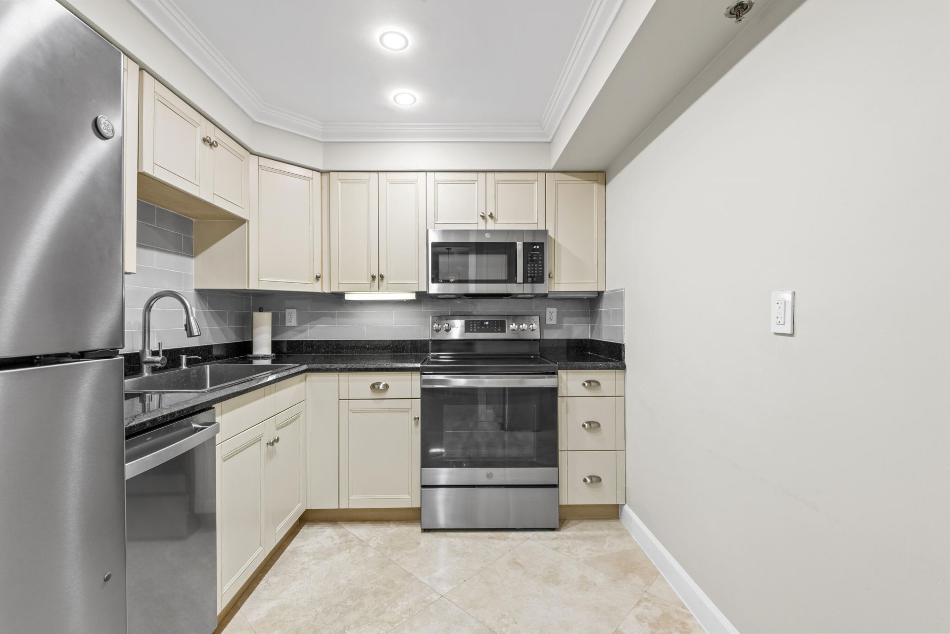 3301 S Ocean Boulevard, Unit 1006, Highland Beach, FL 33487 Photo