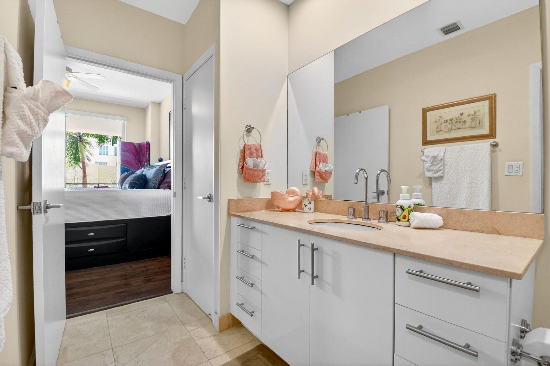 550 Okeechobee Boulevard, Unit 221, West Palm Beach, FL 33401 Photo