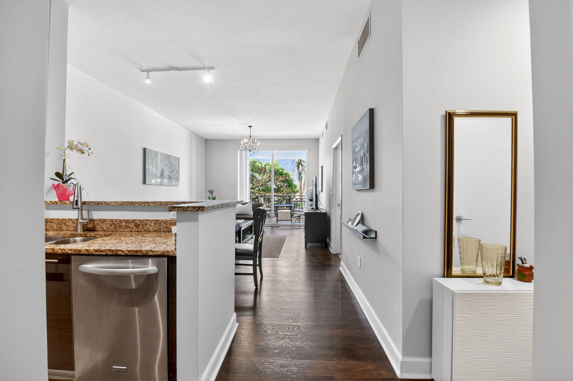 550 Okeechobee Boulevard, Unit 221, West Palm Beach, FL 33401 Photo