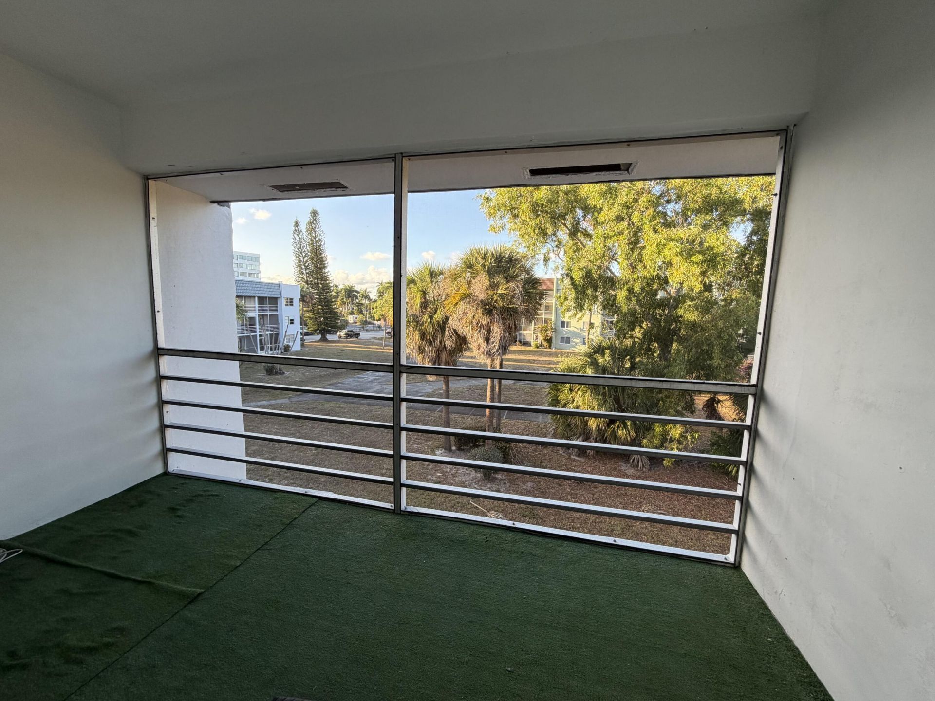 1630 Embassy Drive, Unit 311, West Palm Beach, FL 33401 Photo