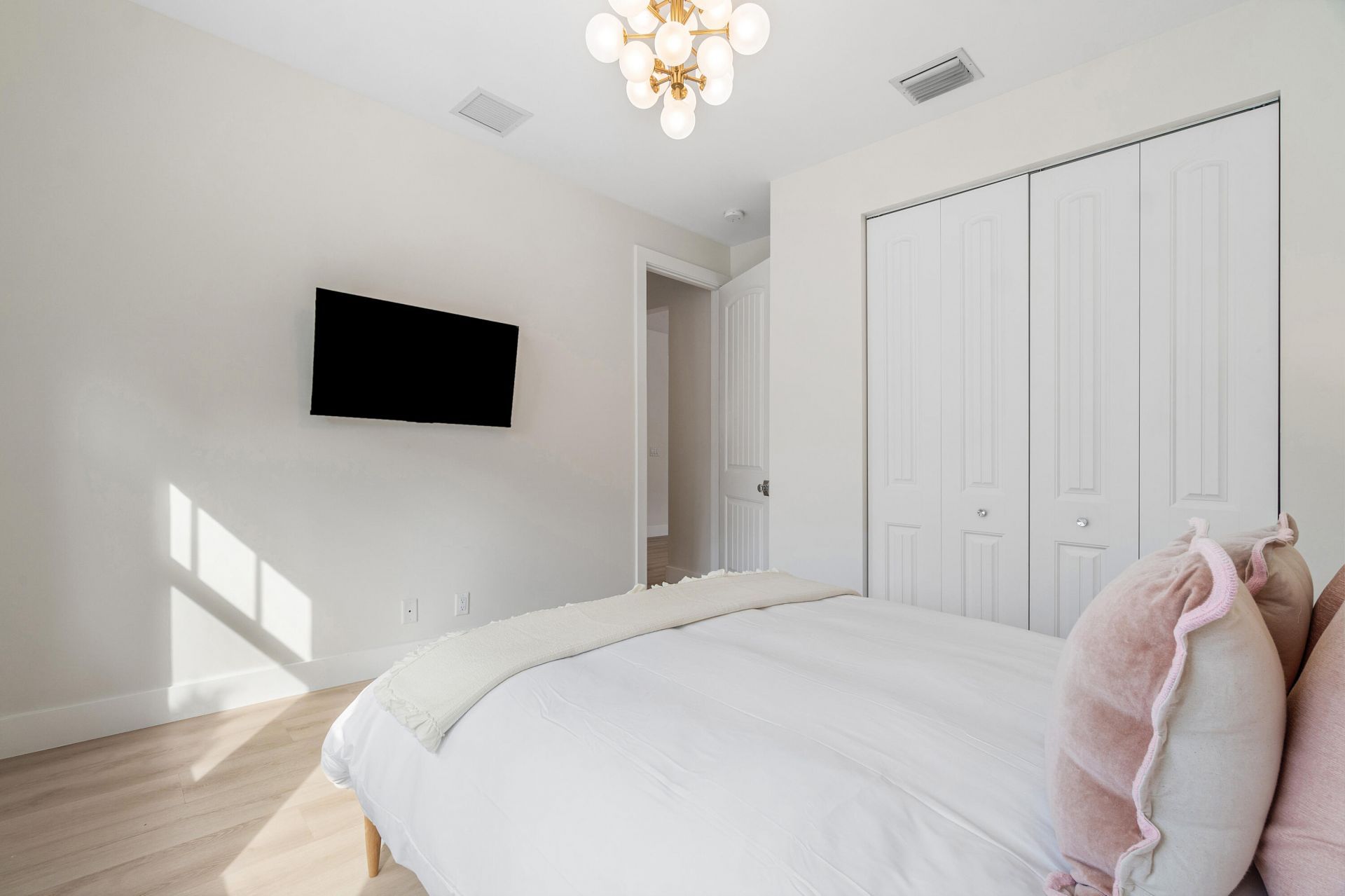 7606 S Olive Avenue, West Palm Beach, FL 33405 Photo