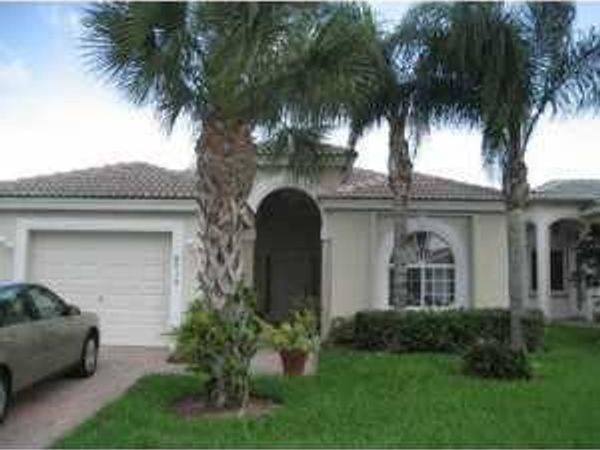 8010 Bellafiore Way, Boynton Beach, FL 33473