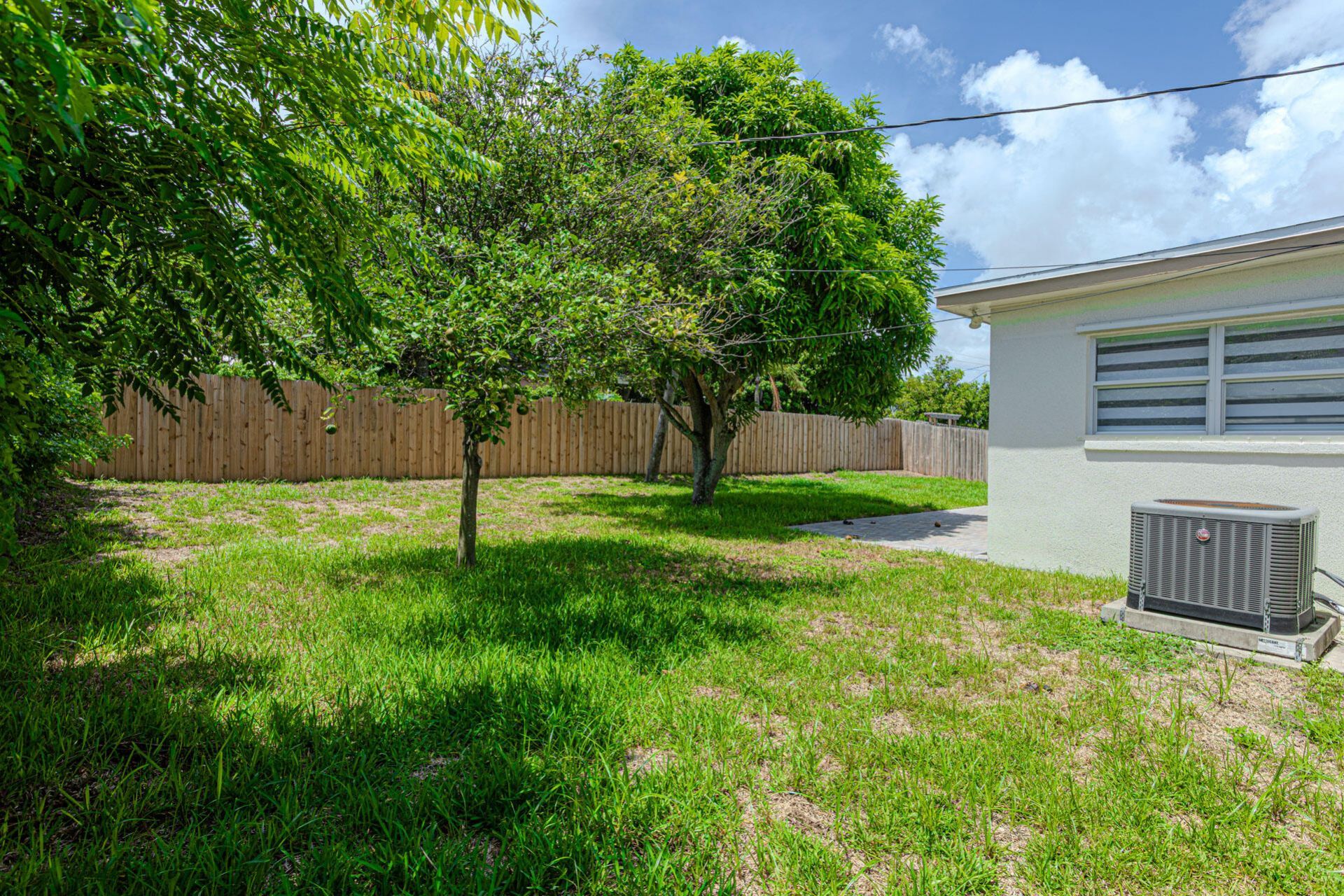 1717 16th Court N, Lake Worth Beach, FL 33460 Photo
