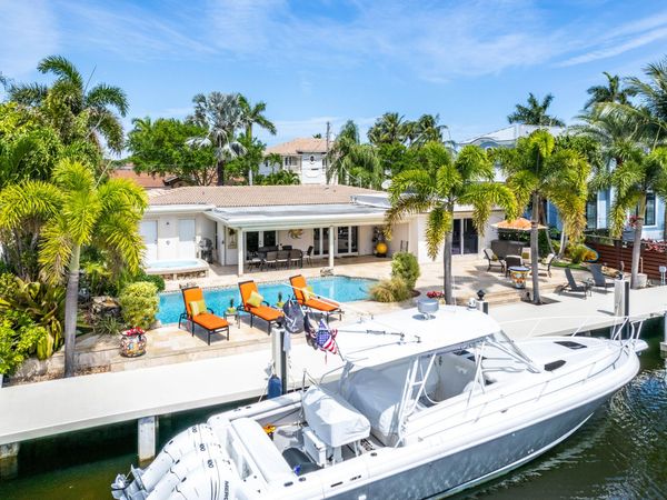 2330 NE 48th Street NE, Lighthouse Point, FL 33064