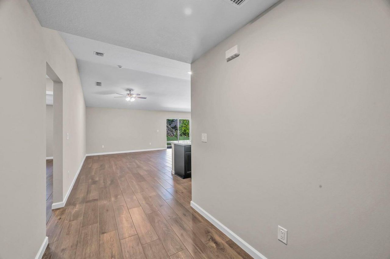 574 NW Bayshore Boulevard, Port Saint Lucie, FL 34983 Photo