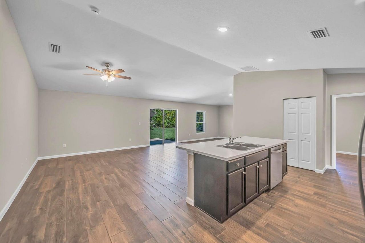 574 NW Bayshore Boulevard, Port Saint Lucie, FL 34983 Photo