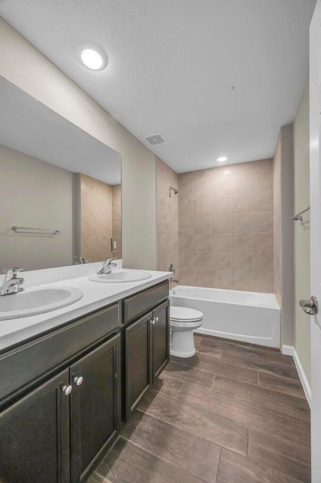 574 NW Bayshore Boulevard, Port Saint Lucie, FL 34983 Photo