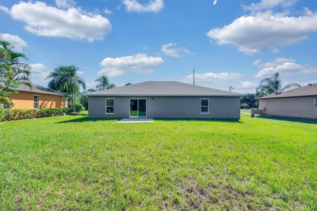574 NW Bayshore Boulevard, Port Saint Lucie, FL 34983 Photo