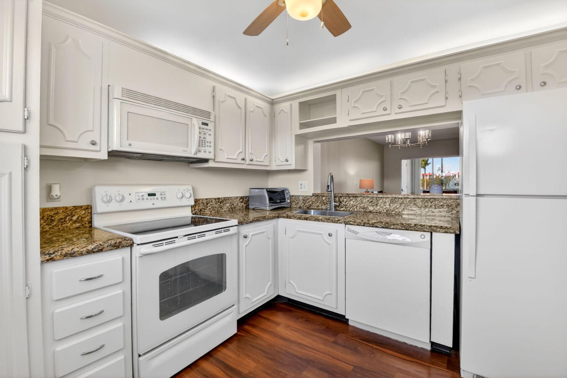 3661 Via Poinciana, Unit 410, Lake Worth, FL 33467 Photo