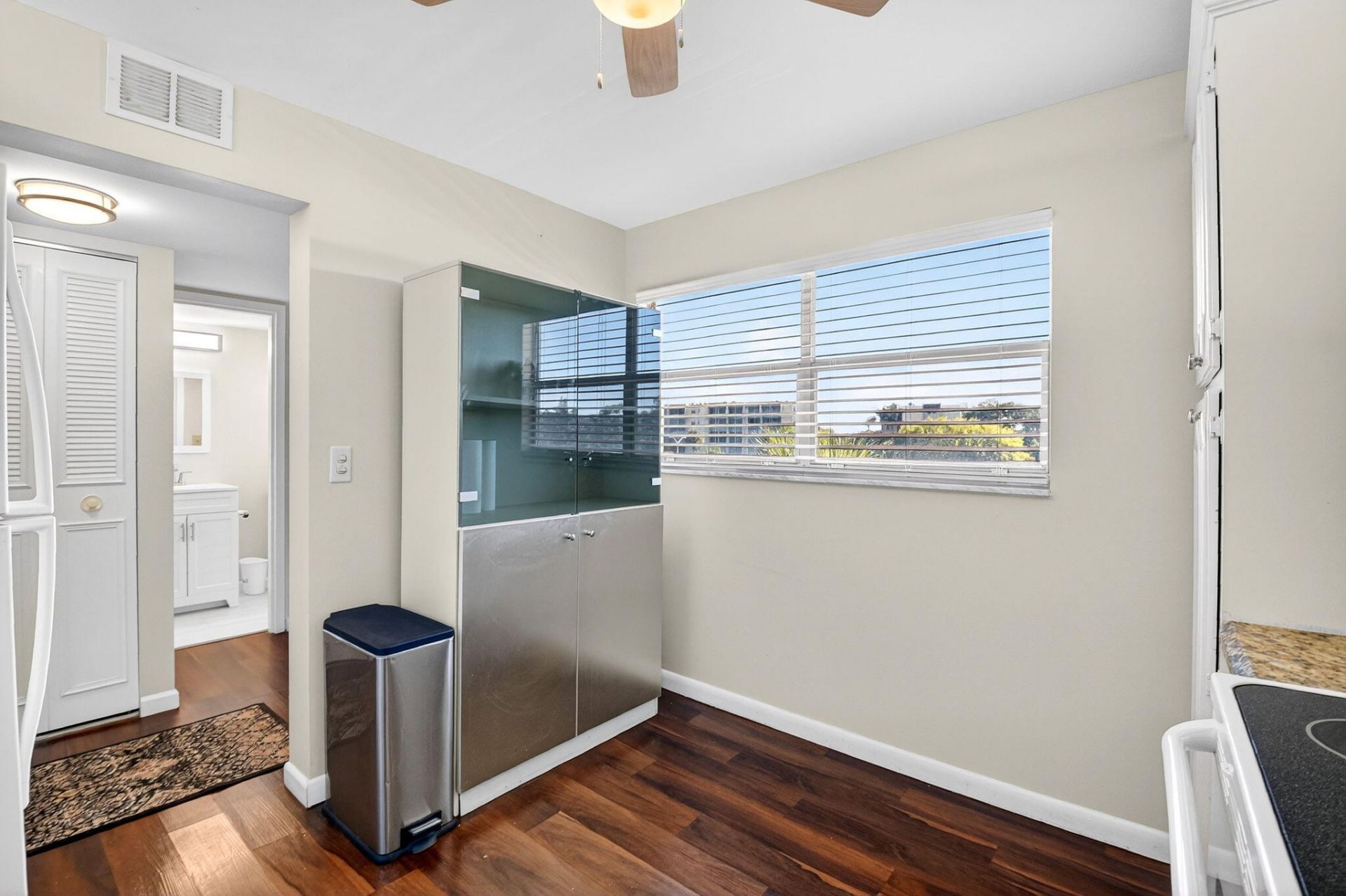 3661 Via Poinciana, Unit 410, Lake Worth, FL 33467 Photo