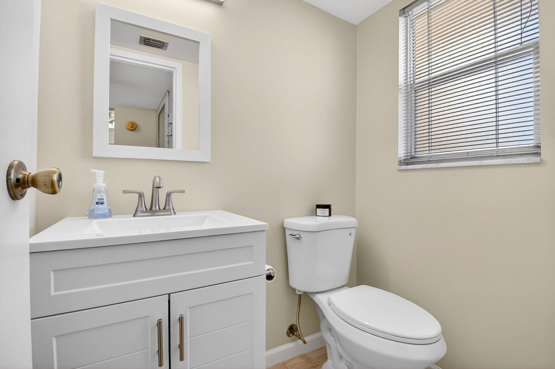 3661 Via Poinciana, Unit 410, Lake Worth, FL 33467 Photo