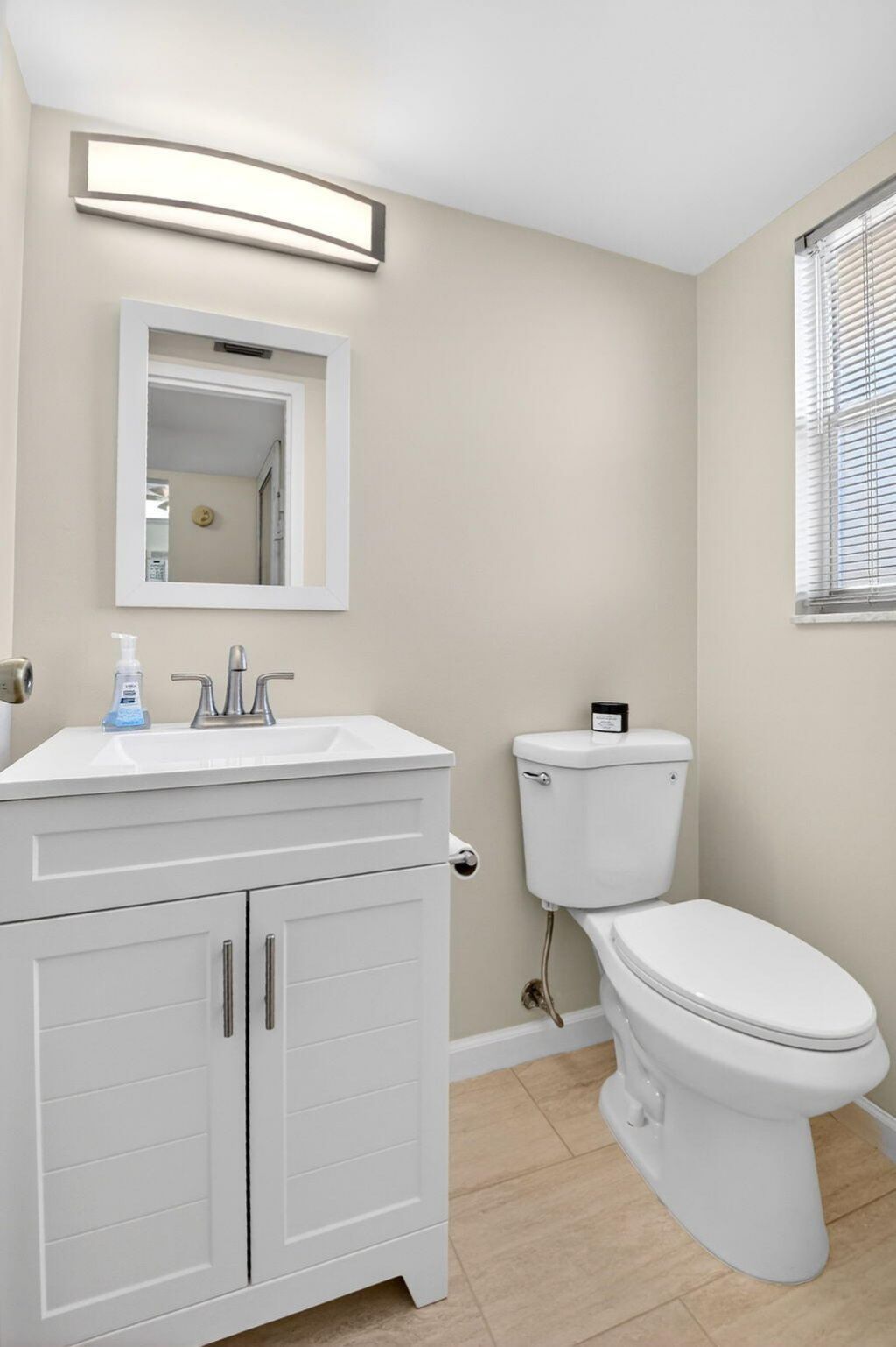 3661 Via Poinciana, Unit 410, Lake Worth, FL 33467 Photo