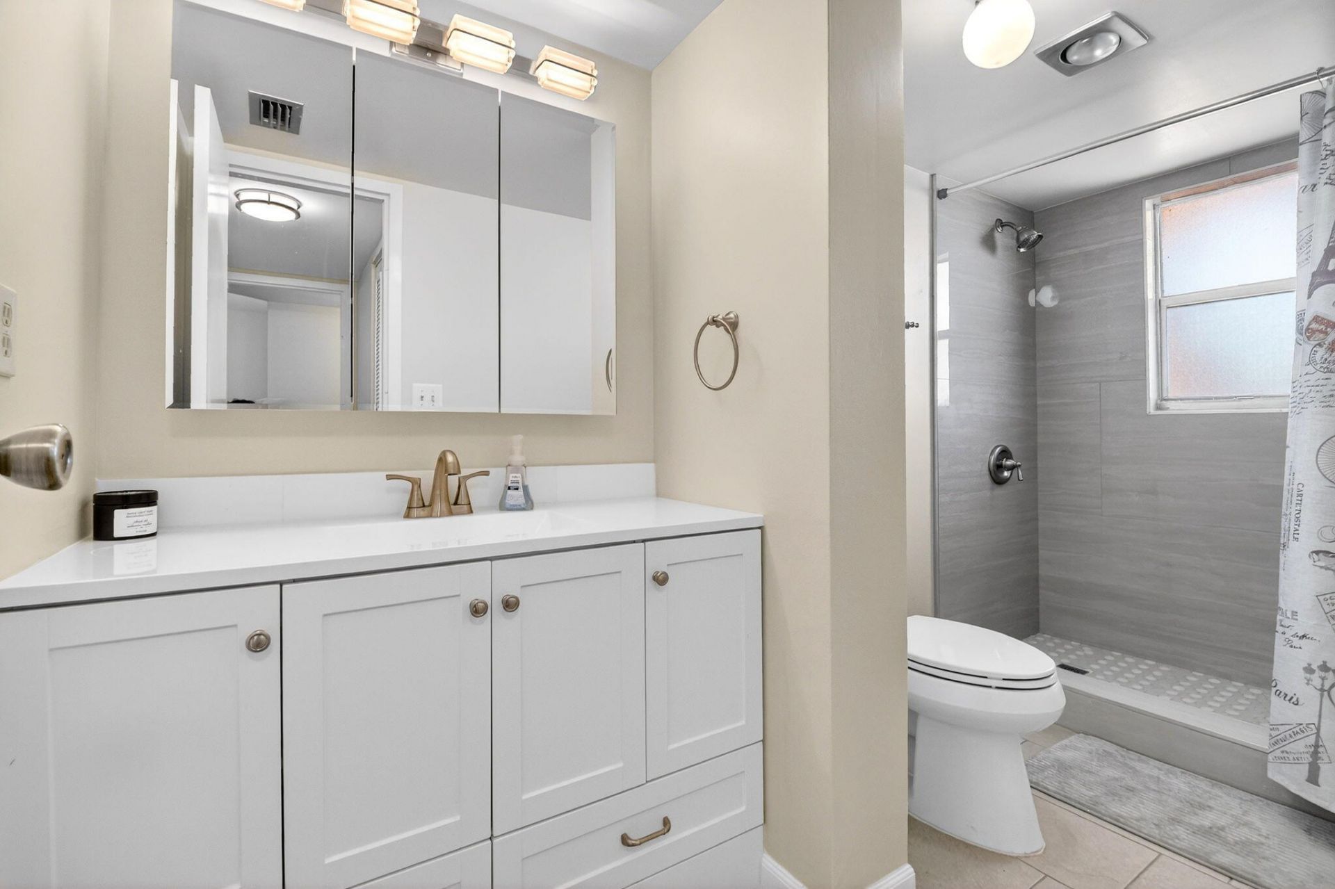 3661 Via Poinciana, Unit 410, Lake Worth, FL 33467 Photo