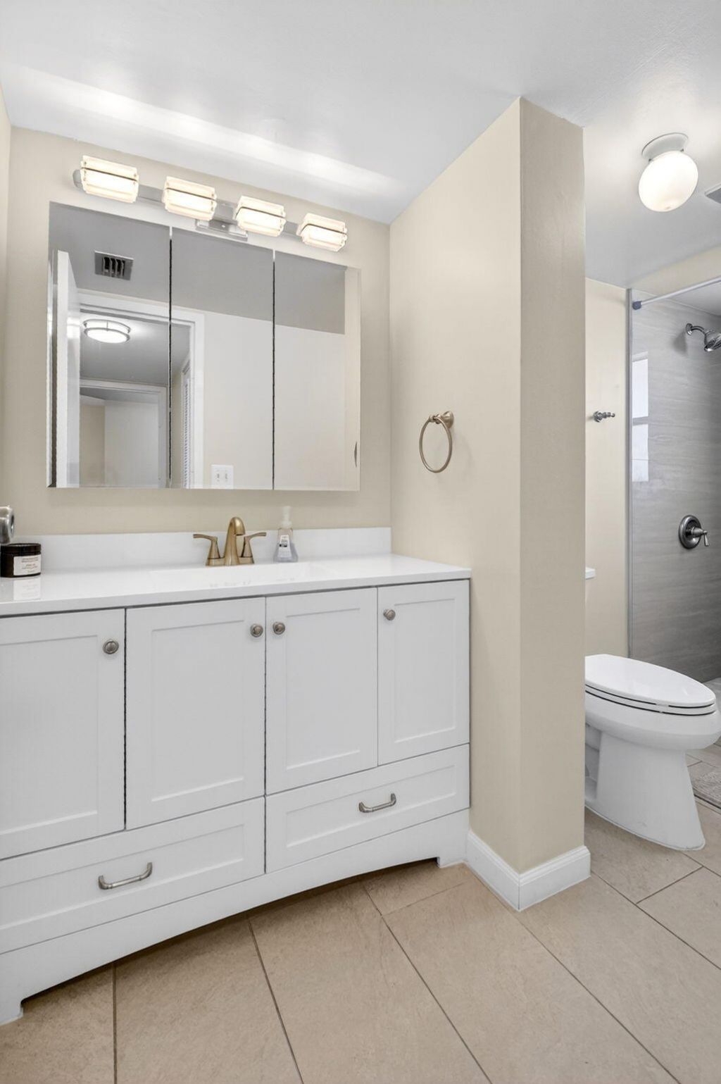 3661 Via Poinciana, Unit 410, Lake Worth, FL 33467 Photo