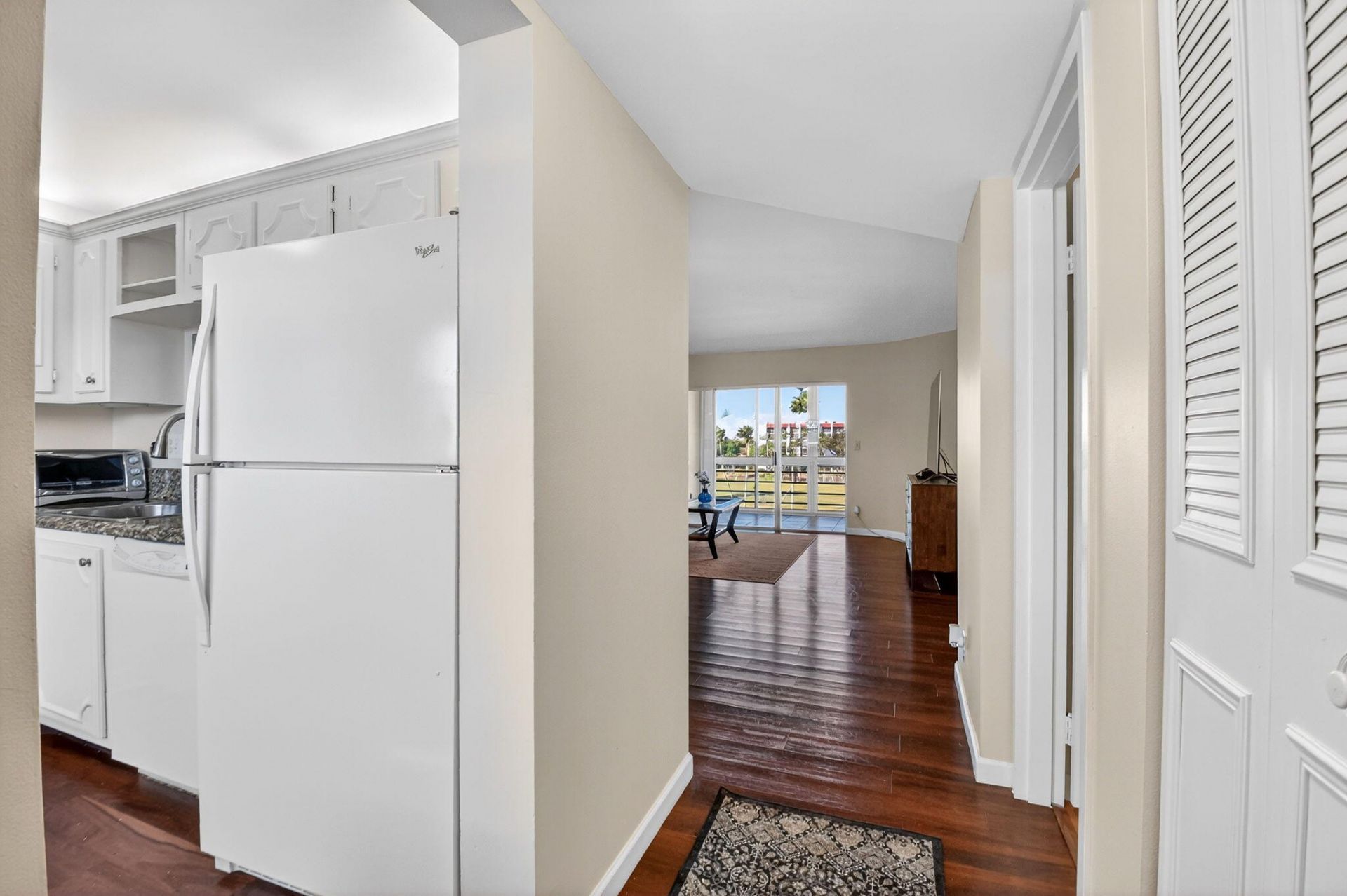 3661 Via Poinciana, Unit 410, Lake Worth, FL 33467 Photo