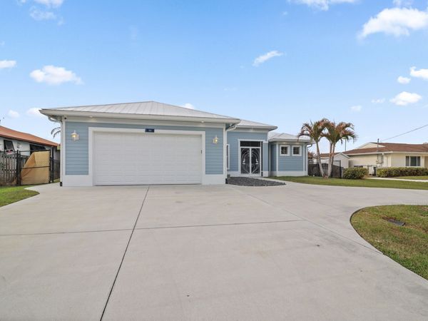 213 NE Sagamore Terrace, Port St. Lucie, FL 34983