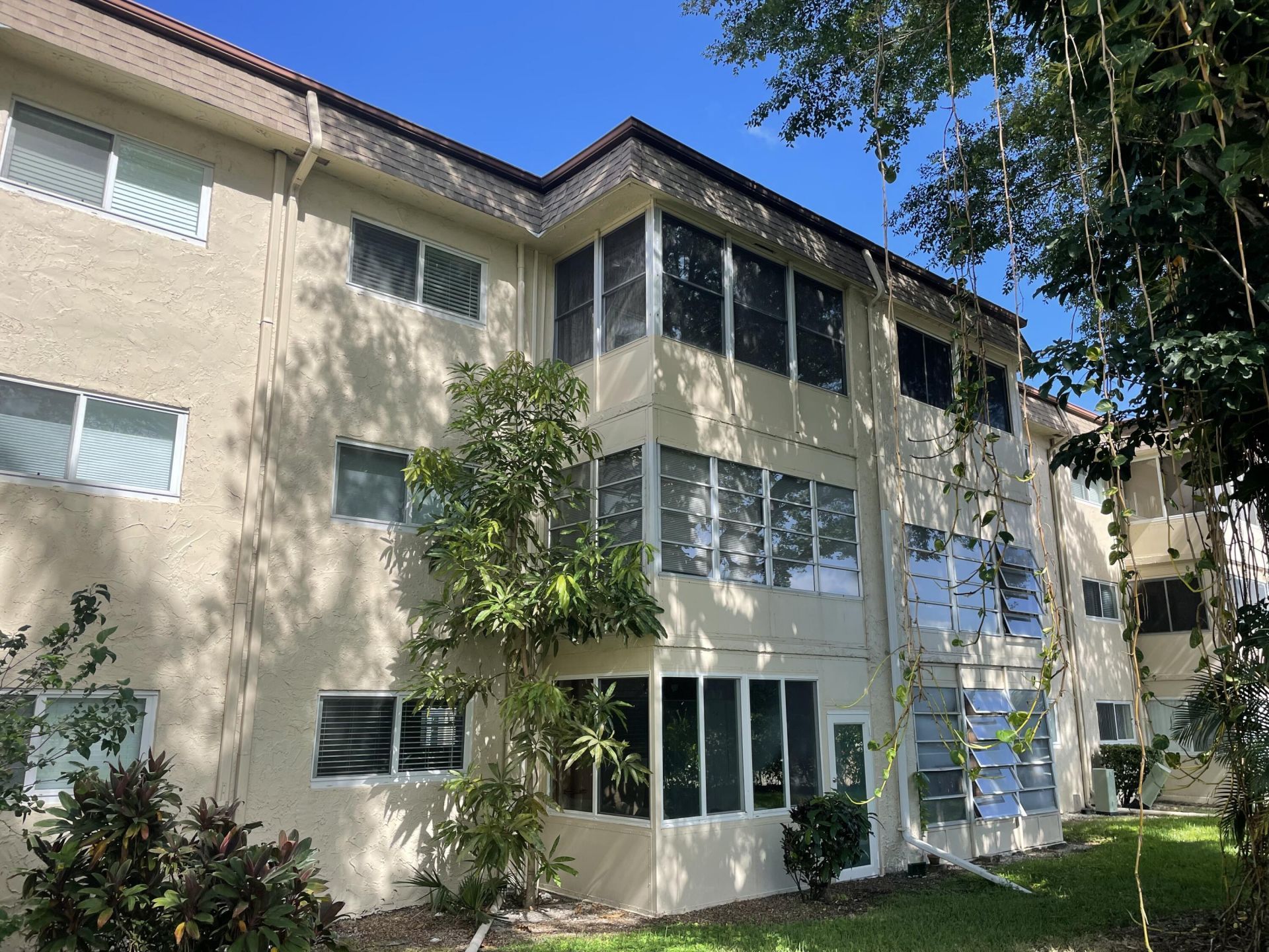 705 Lori Drive, Unit 315, Palm Springs, FL 33461 Photo