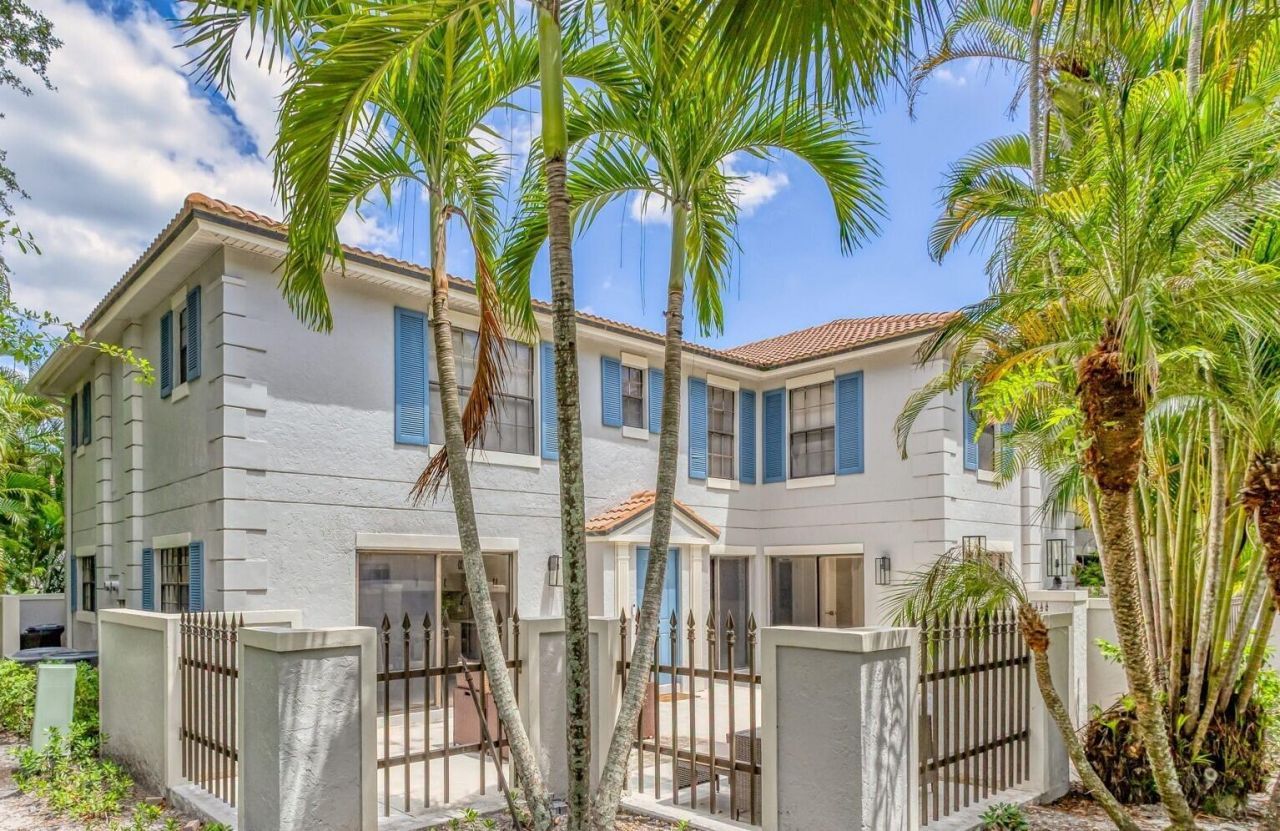 355 Prestwick Circle, Unit 4, Palm Beach Gardens, FL 33418 Photo
