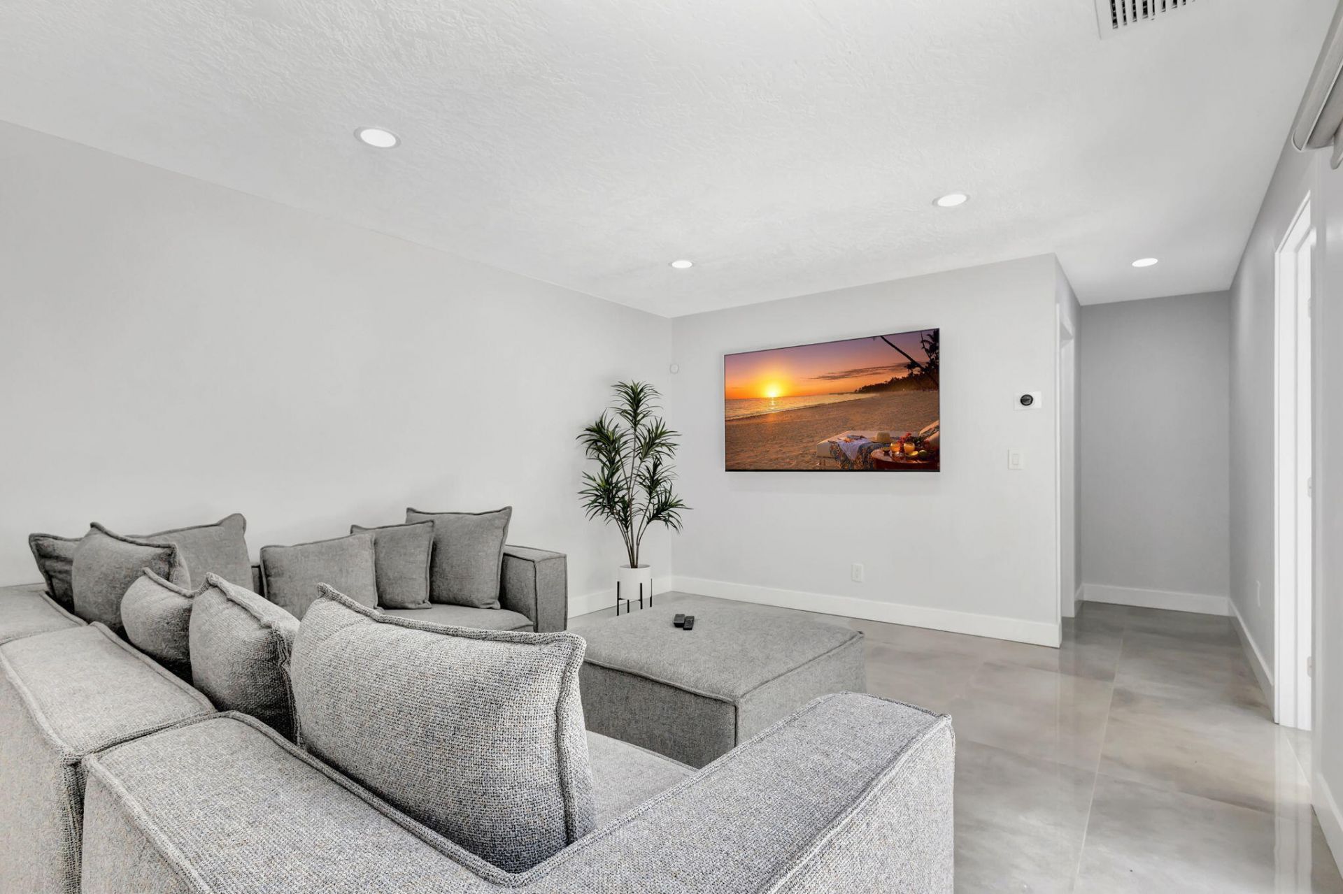 355 Prestwick Circle, Unit 4, Palm Beach Gardens, FL 33418 Photo