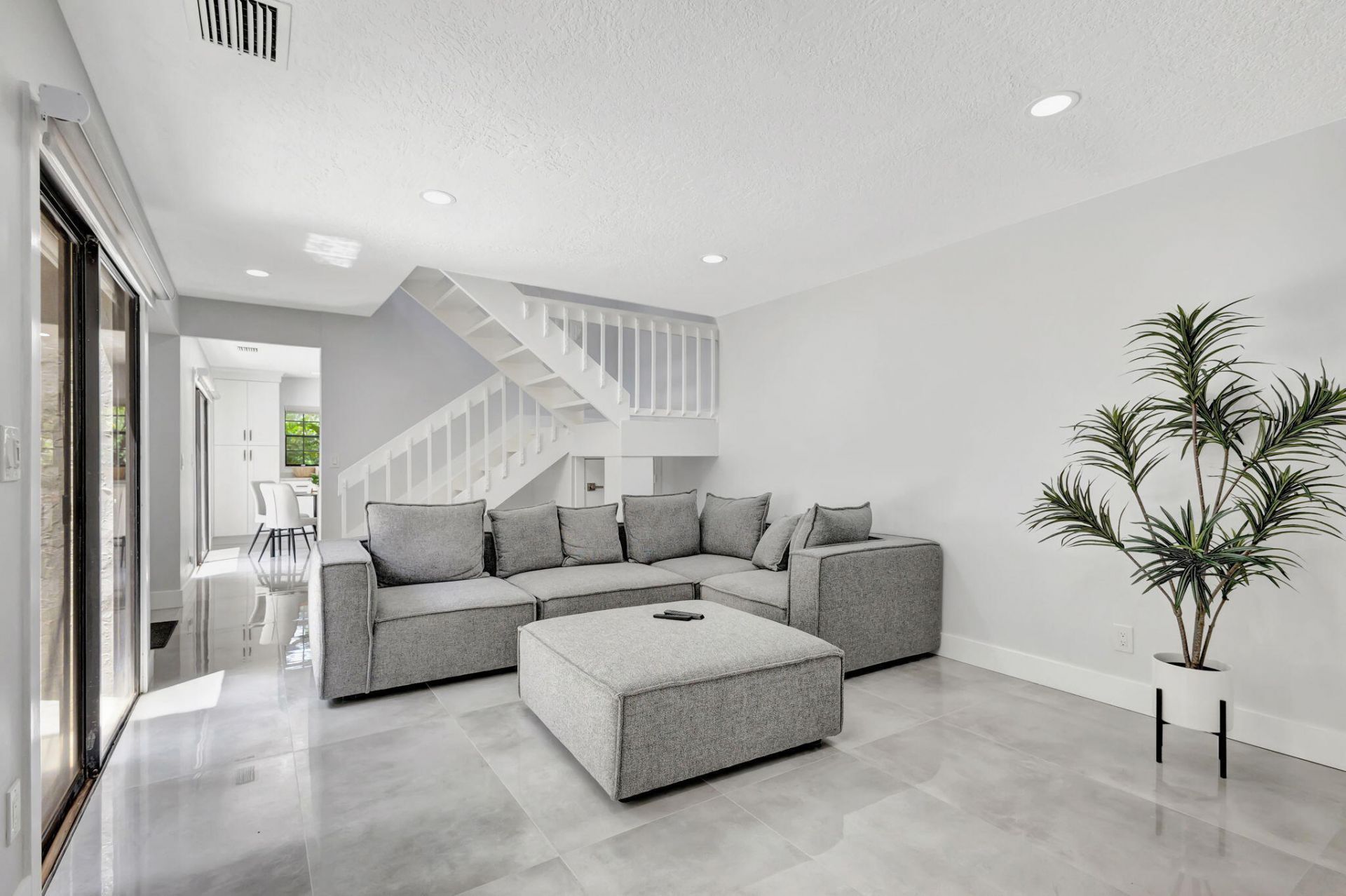 355 Prestwick Circle, Unit 4, Palm Beach Gardens, FL 33418 Photo