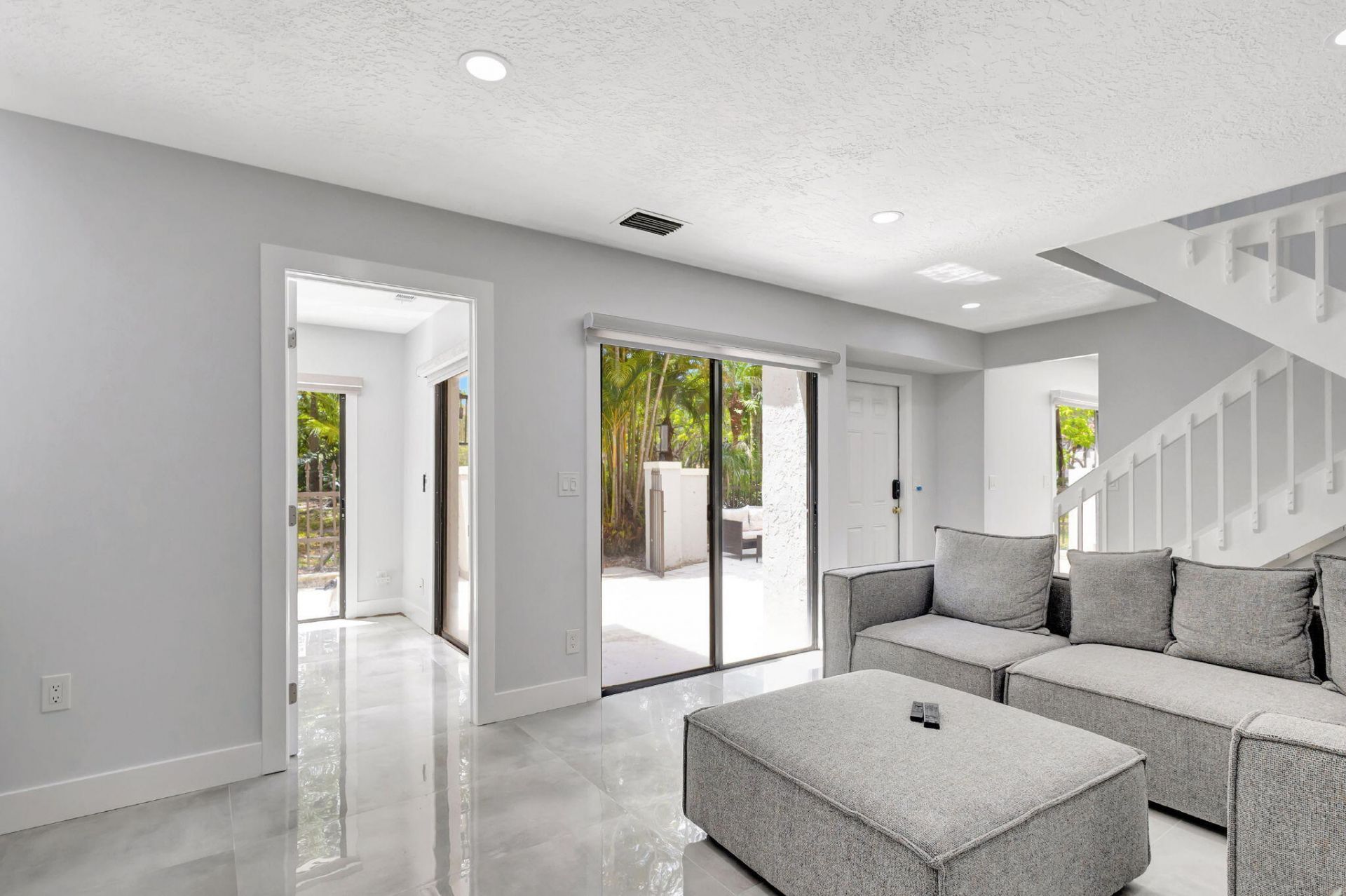 355 Prestwick Circle, Unit 4, Palm Beach Gardens, FL 33418 Photo