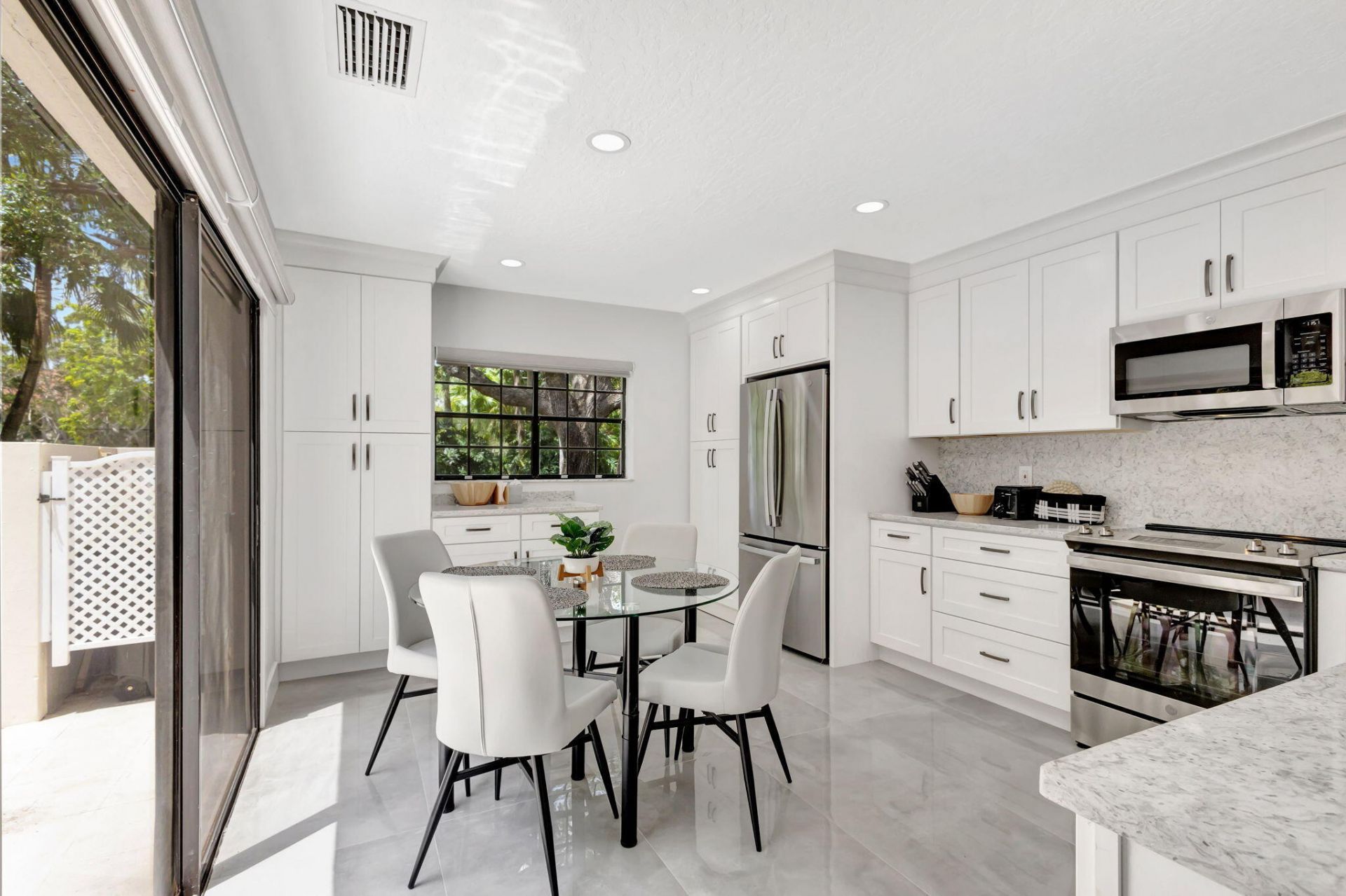 355 Prestwick Circle, Unit 4, Palm Beach Gardens, FL 33418 Photo