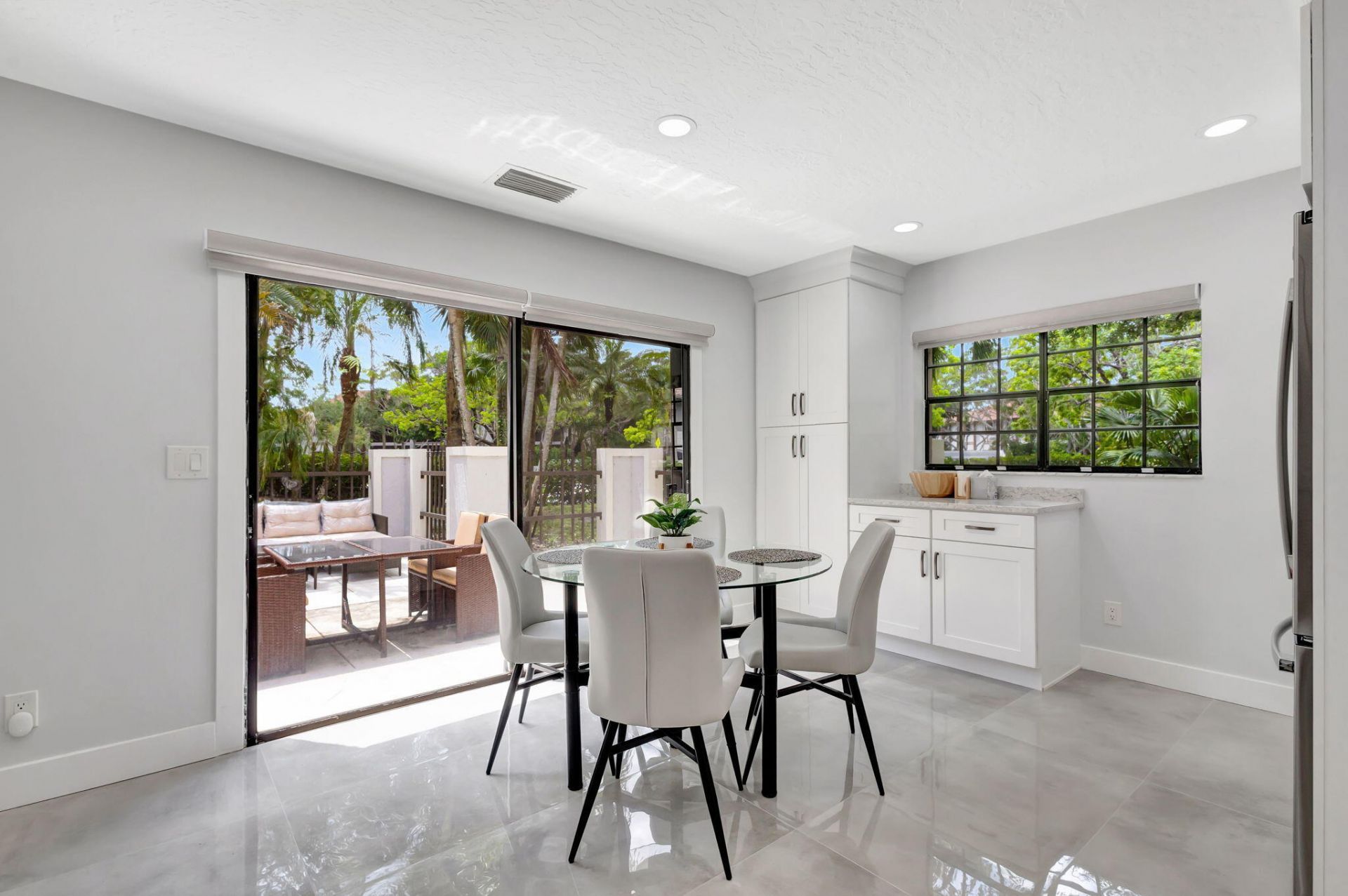 355 Prestwick Circle, Unit 4, Palm Beach Gardens, FL 33418 Photo