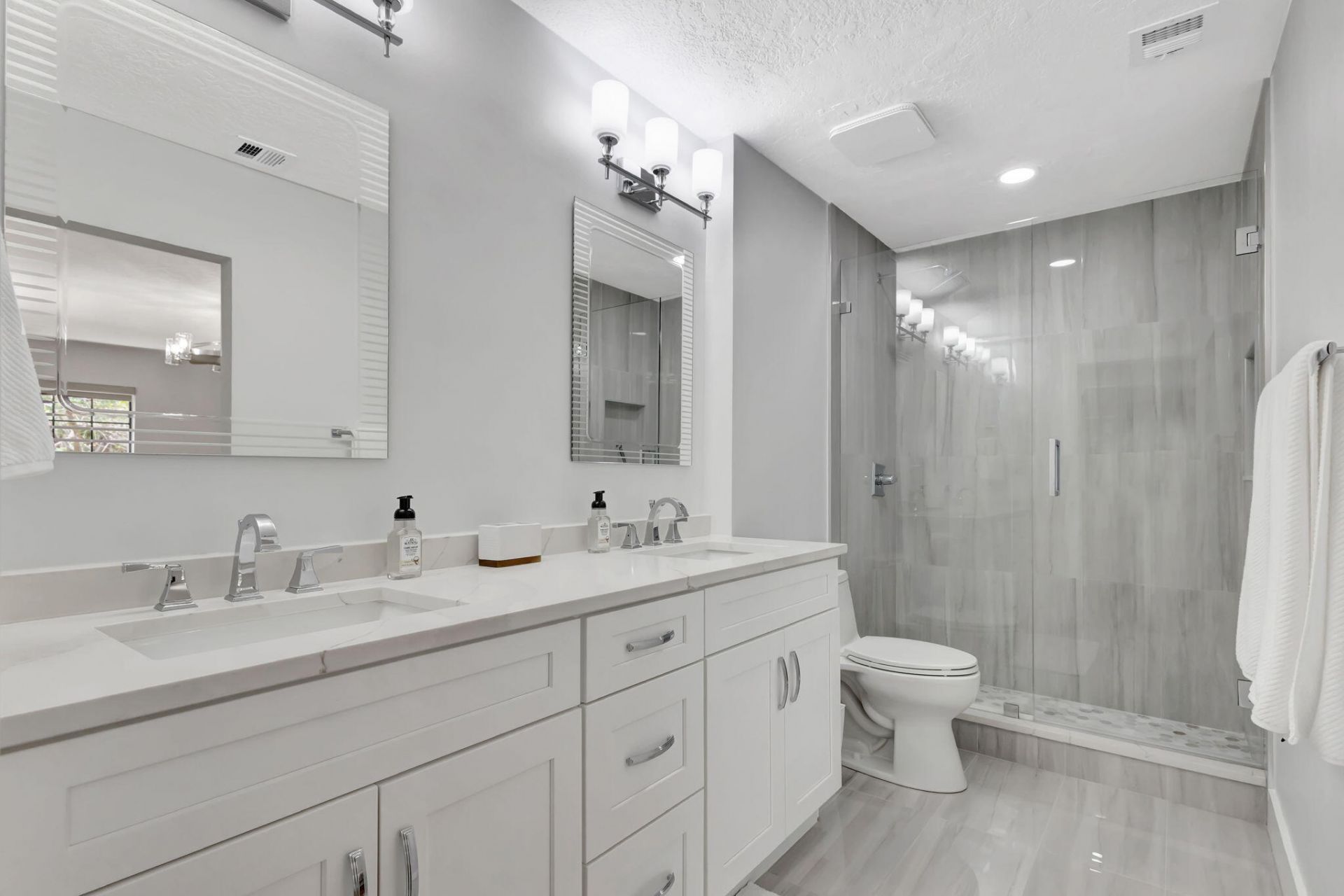 355 Prestwick Circle, Unit 4, Palm Beach Gardens, FL 33418 Photo